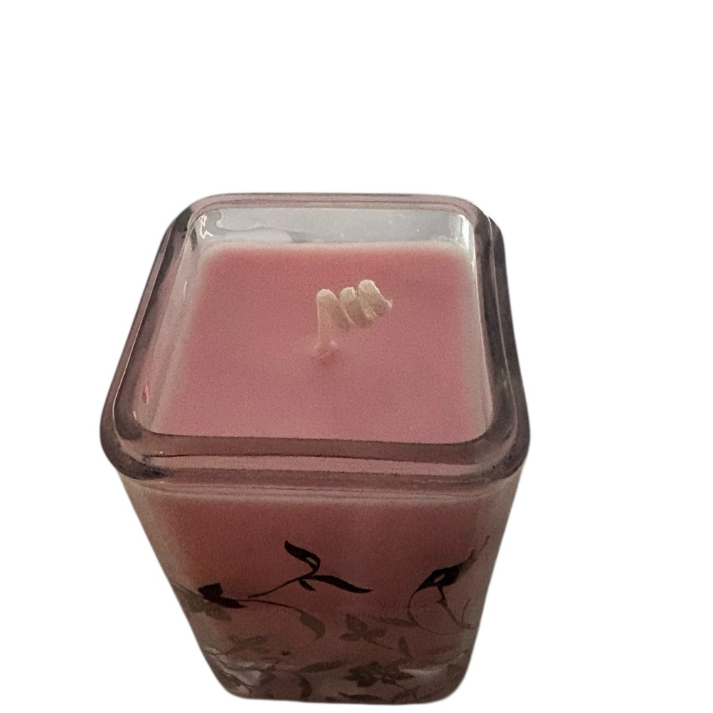 Floral Glass vanilla cake pop 16 oz Candle - Decorative handmade reusable glass - Picture 3 of 3